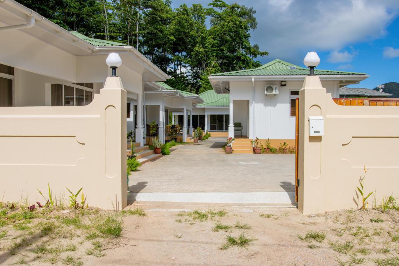 Macmillan'S Holiday Villas Grand Anse  Exterior foto