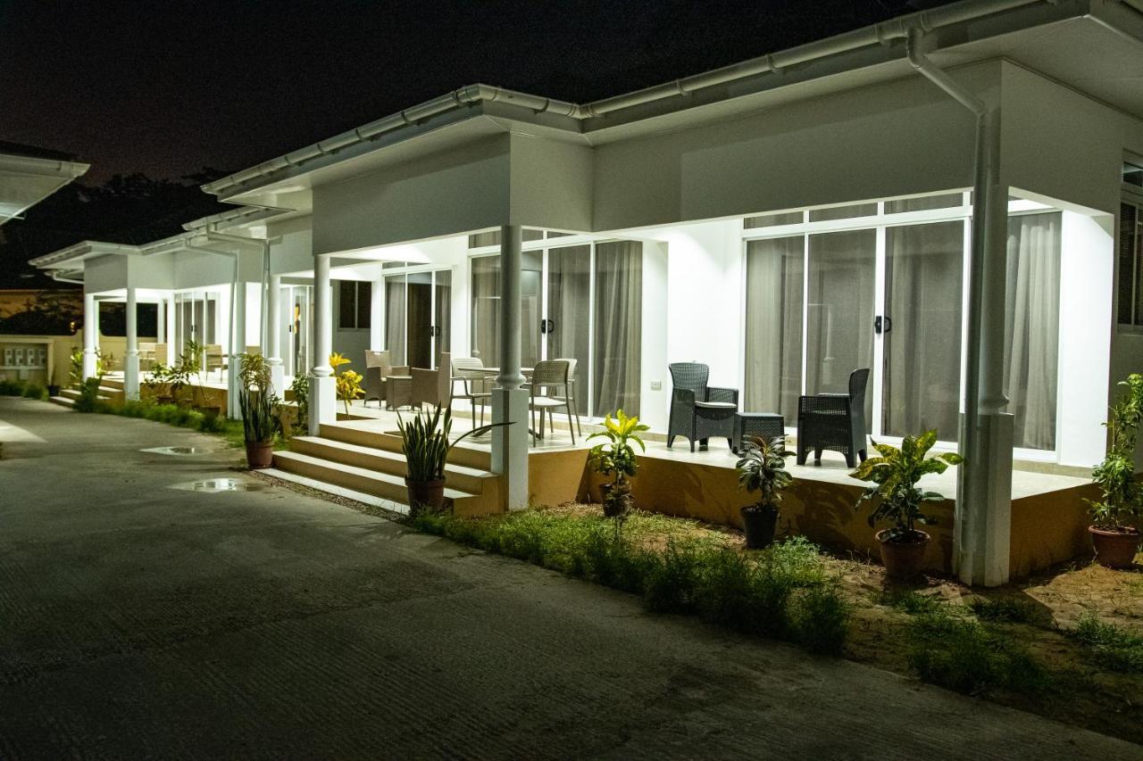 Macmillan'S Holiday Villas Grand Anse  Exterior foto