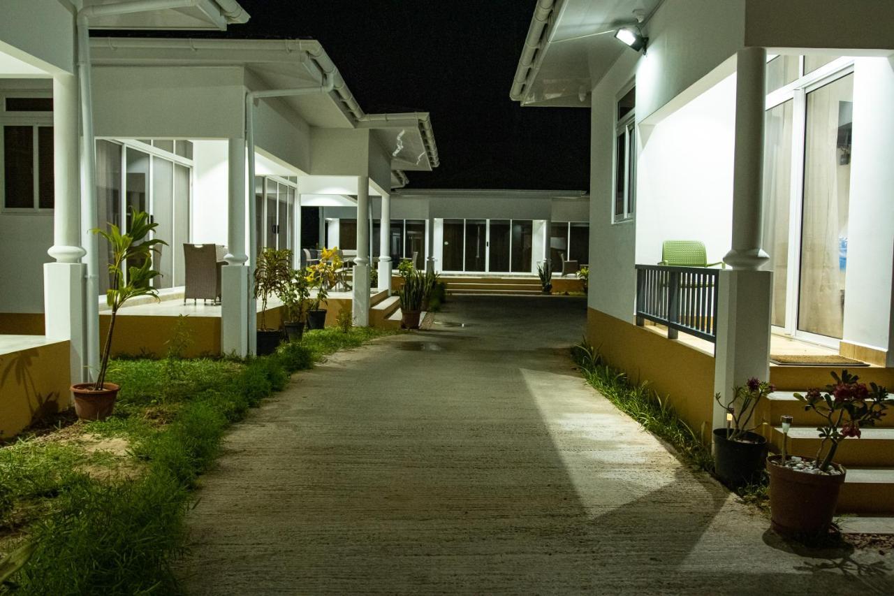 Macmillan'S Holiday Villas Grand Anse  Exterior foto